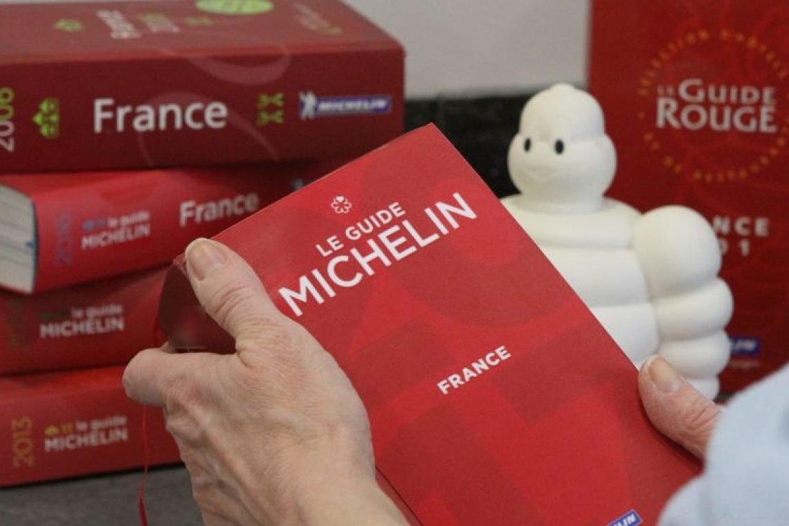 Рекомендация мишлен. Красный гид мишлен звезды. Звезда мишлен. Рекомендация мишлен. Красный путеводитель мишлен.