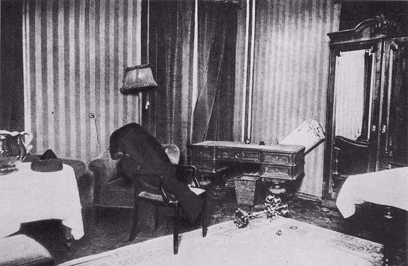 Номер 5 в отеле Англетер 28 декабря 1925 года